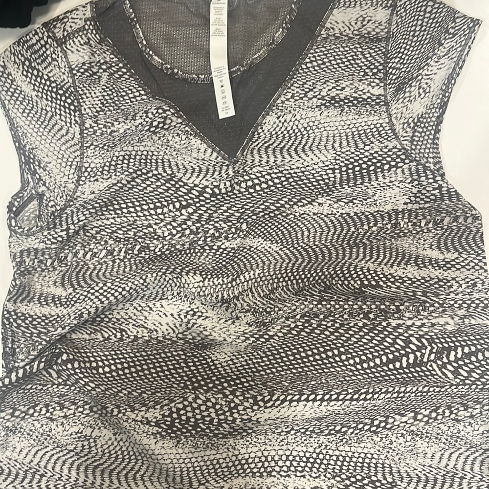Lululemon athletic top